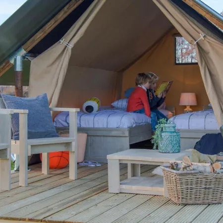 Recreatiepark De Markplas 캠프장 *