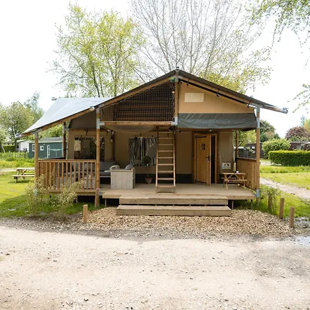 Recreatiepark De Markplas 캠프장 *