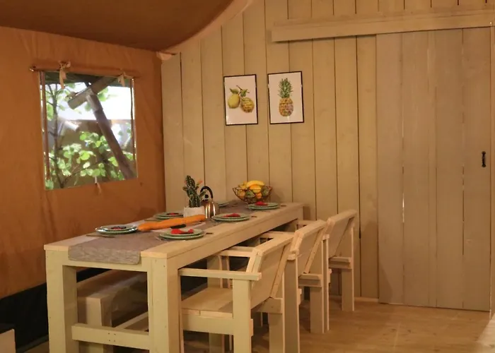 Recreatiepark De Markplas אתר קמפינג *